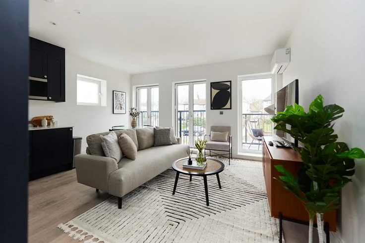 Flat Forty Lane in Greater London