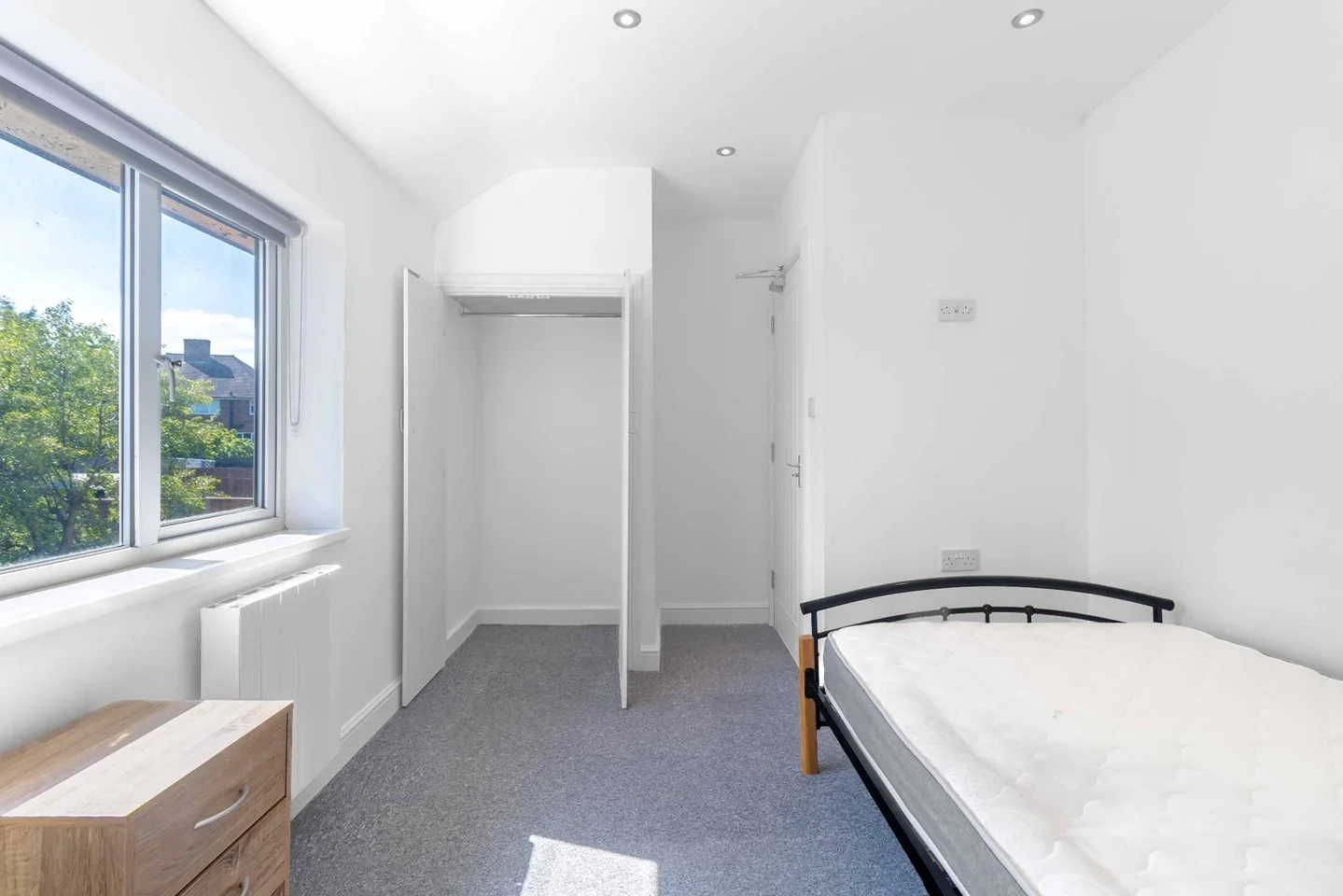 Room Jesson Road in Birmingham