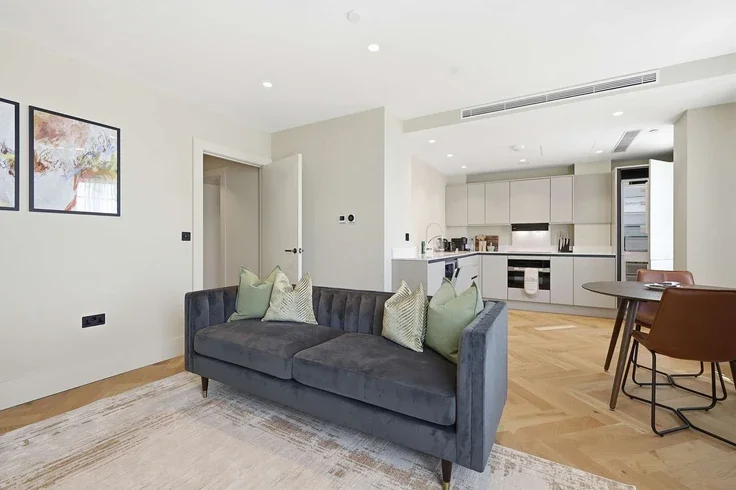 Flat Cheyne Walk in Greater London