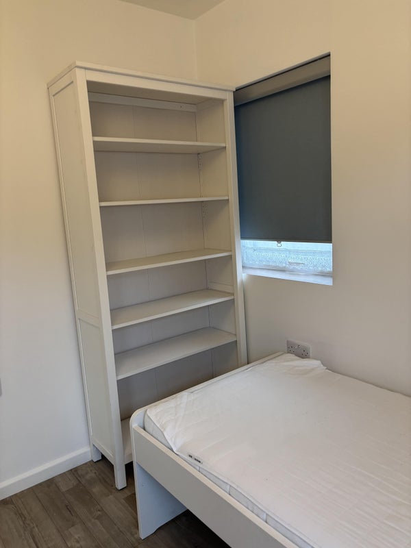 Room Martin Way in Greater London