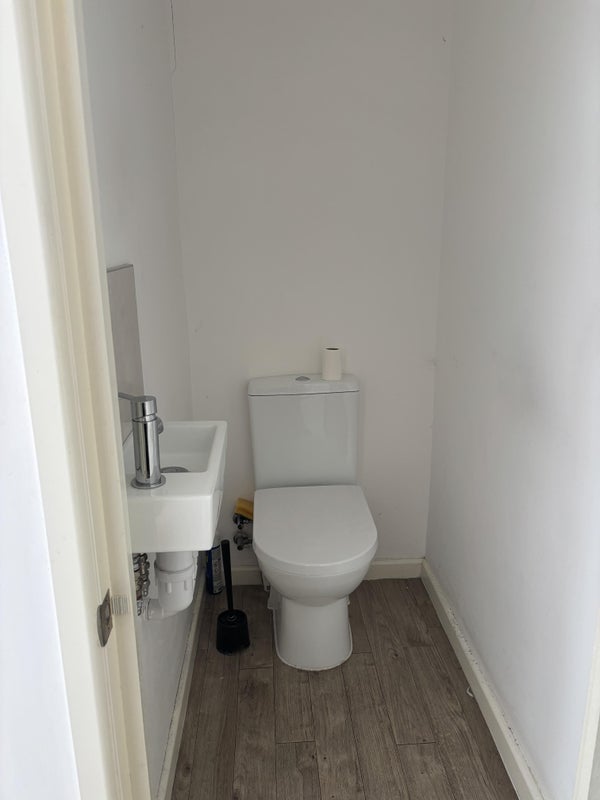 Room Martin Way in Greater London
