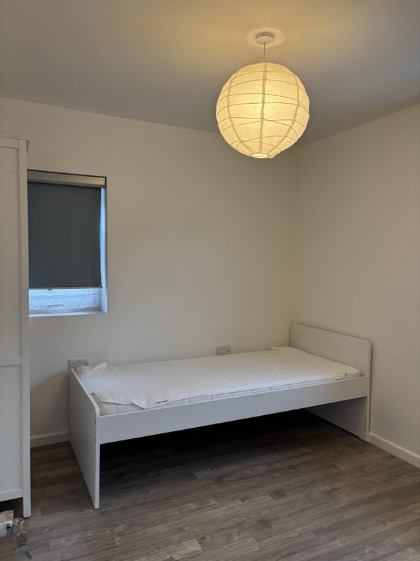 Room Martin Way in Greater London