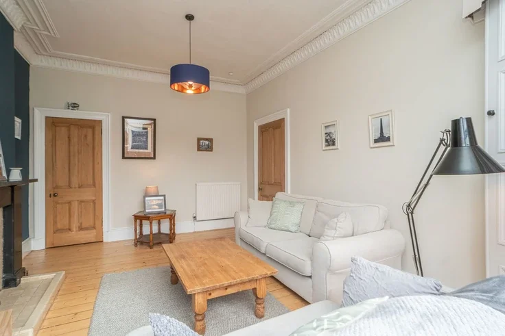 Flat Morningside Drive in City of Edinburgh