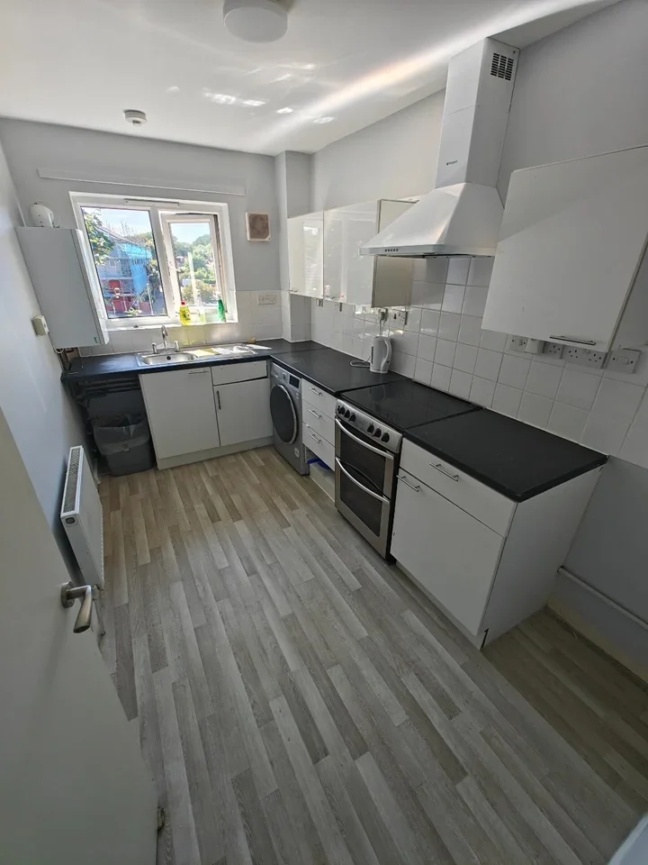 Flat Belgrave Road in Greater London