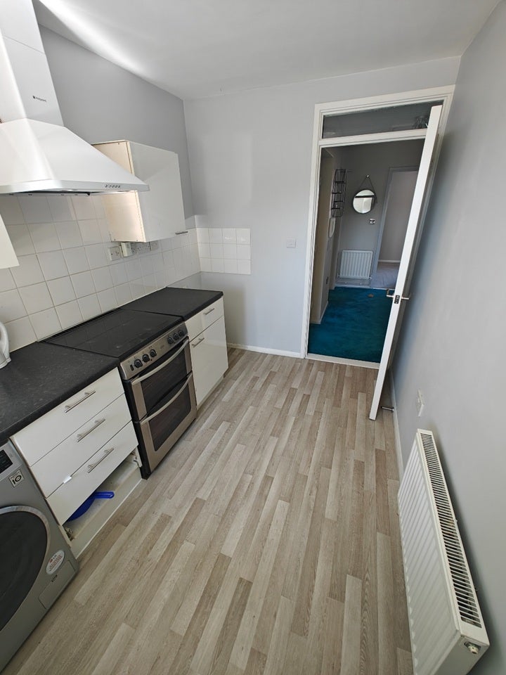 Flat Belgrave Road in Greater London