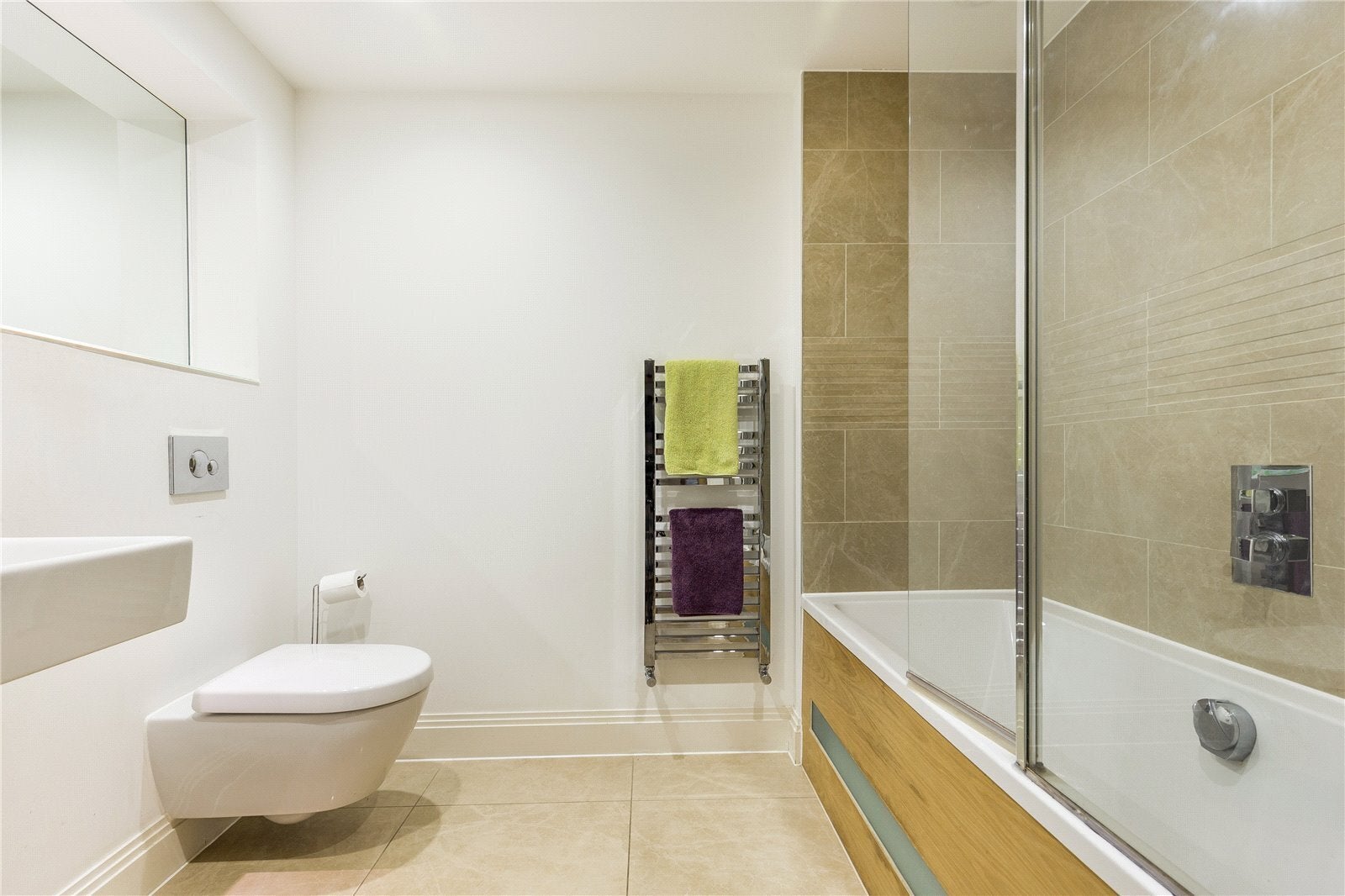 Flat Grange Road in Greater London