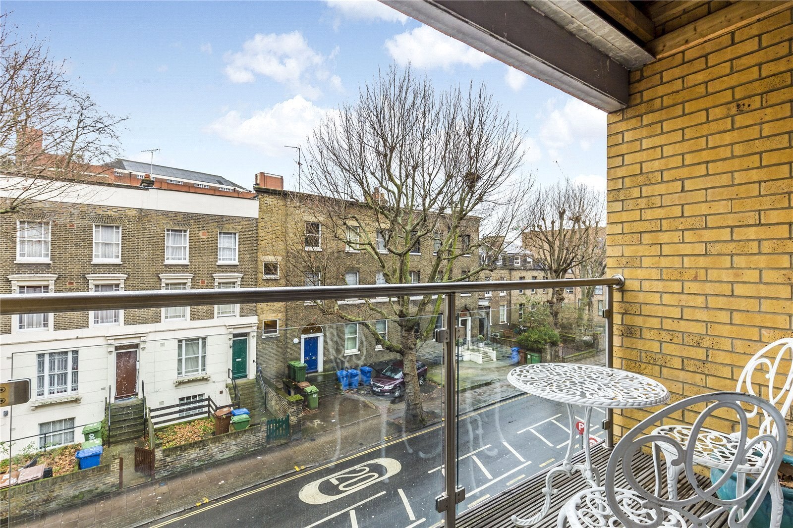 Flat Grange Road in Greater London