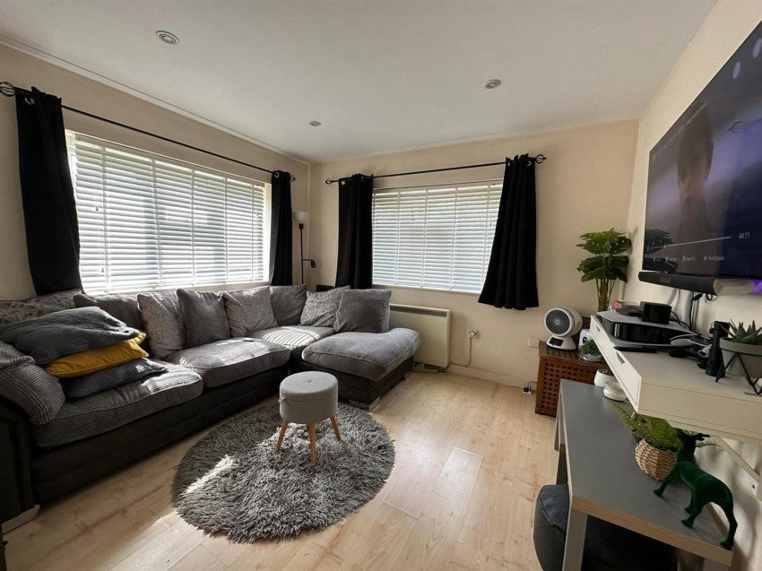 Flat Spencer Way in Maidstone
