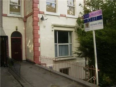 Flat St James' Road in London