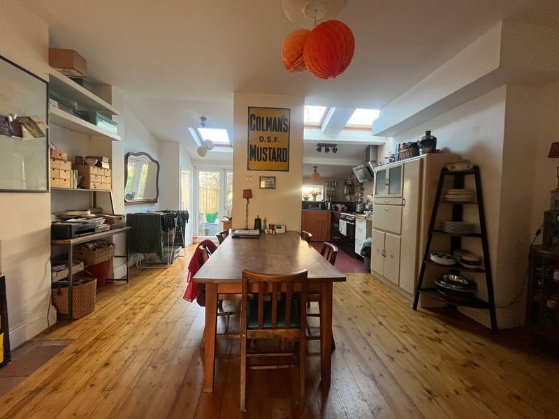 Room Essery Road in Bristol