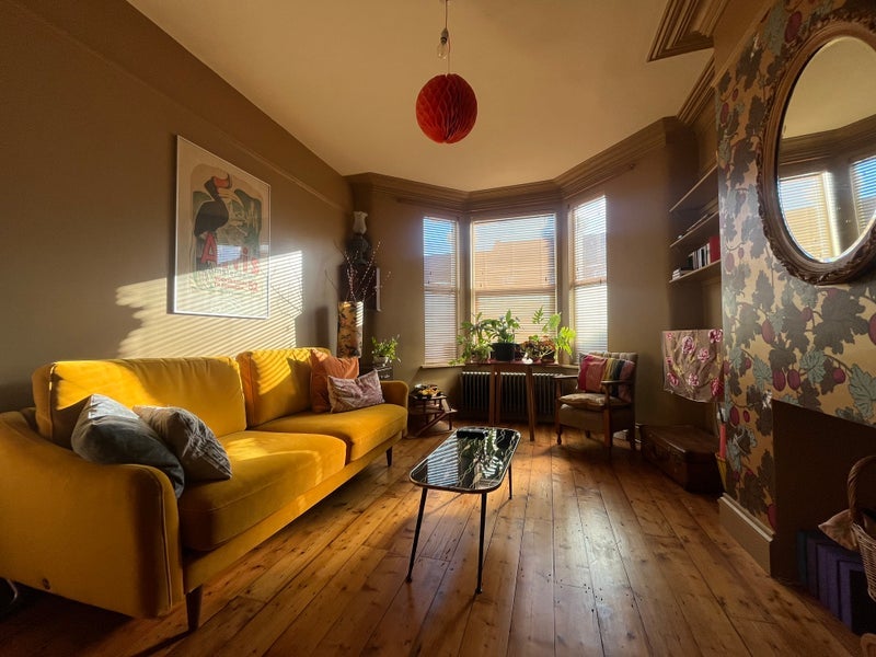 Room Essery Road in Bristol