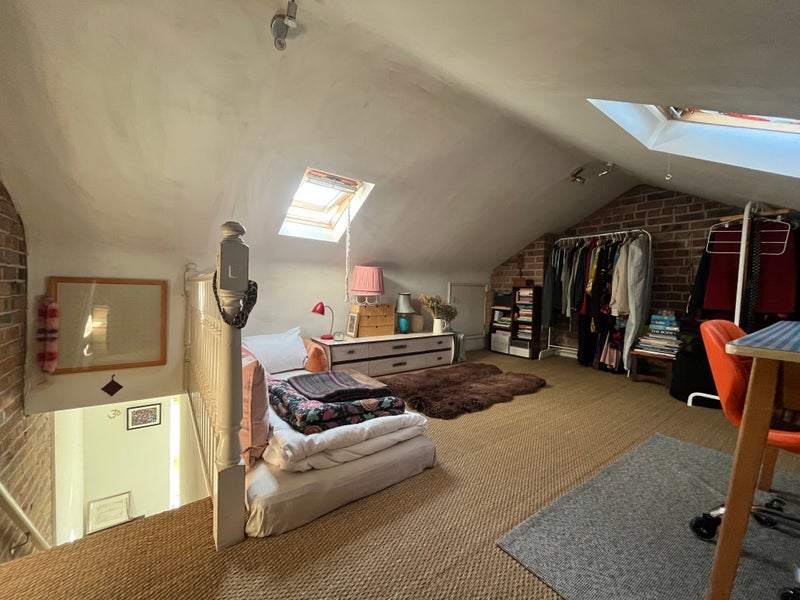 Room Essery Road in Bristol