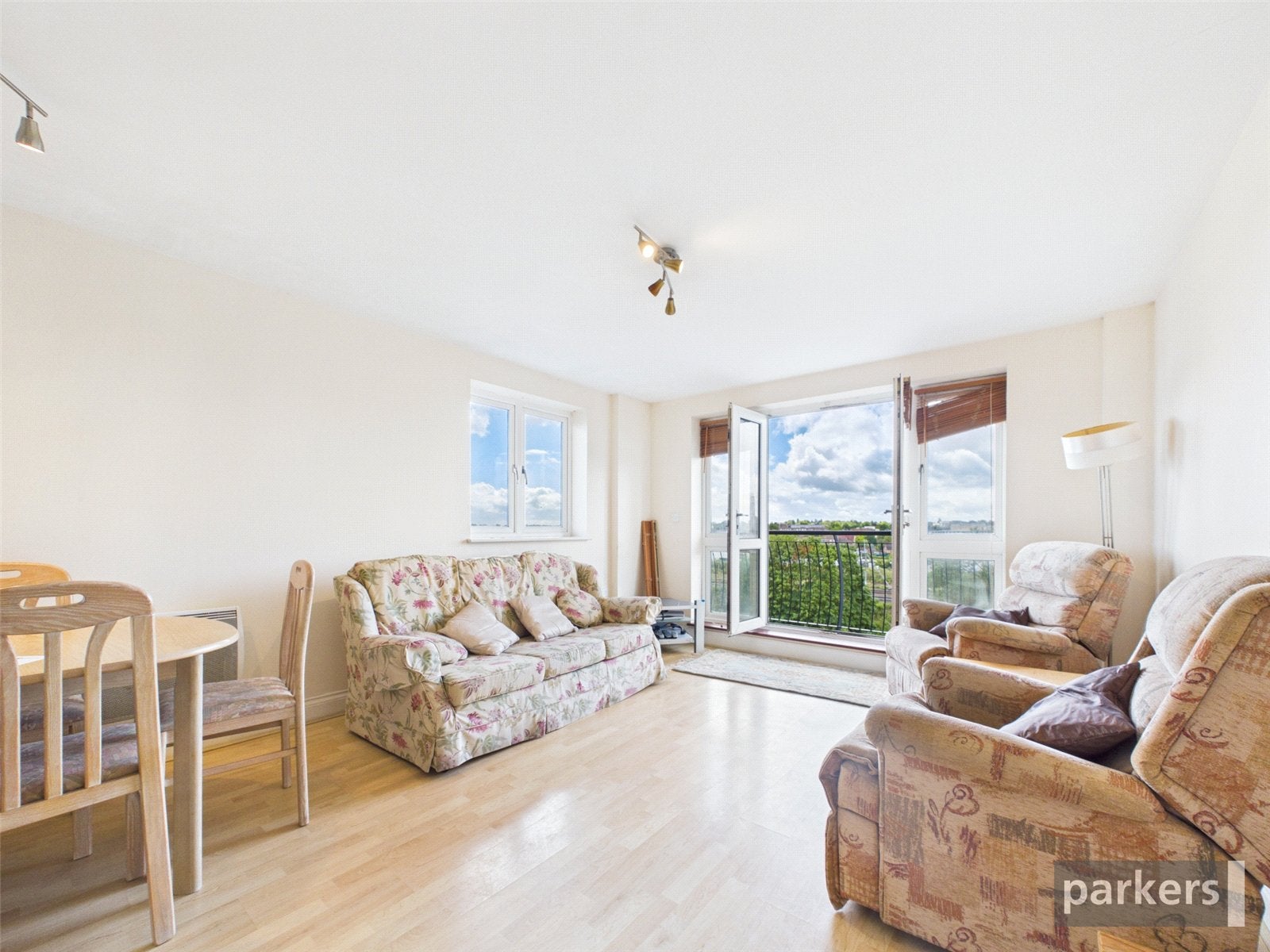 Flat Luscinia View in Reading