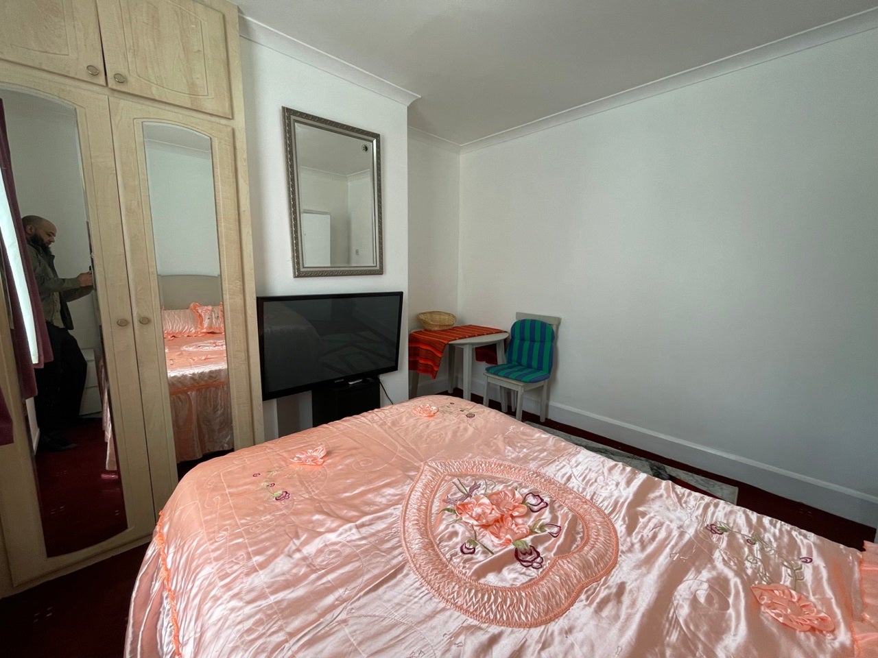 Room Brooms Road in Luton