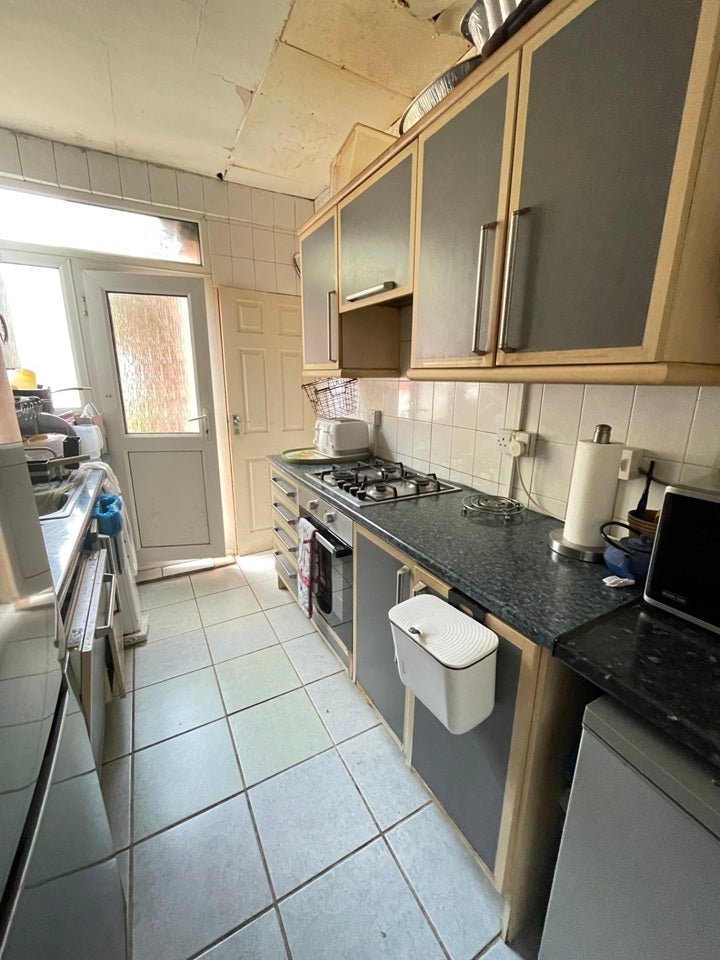 Room Brooms Road in Luton