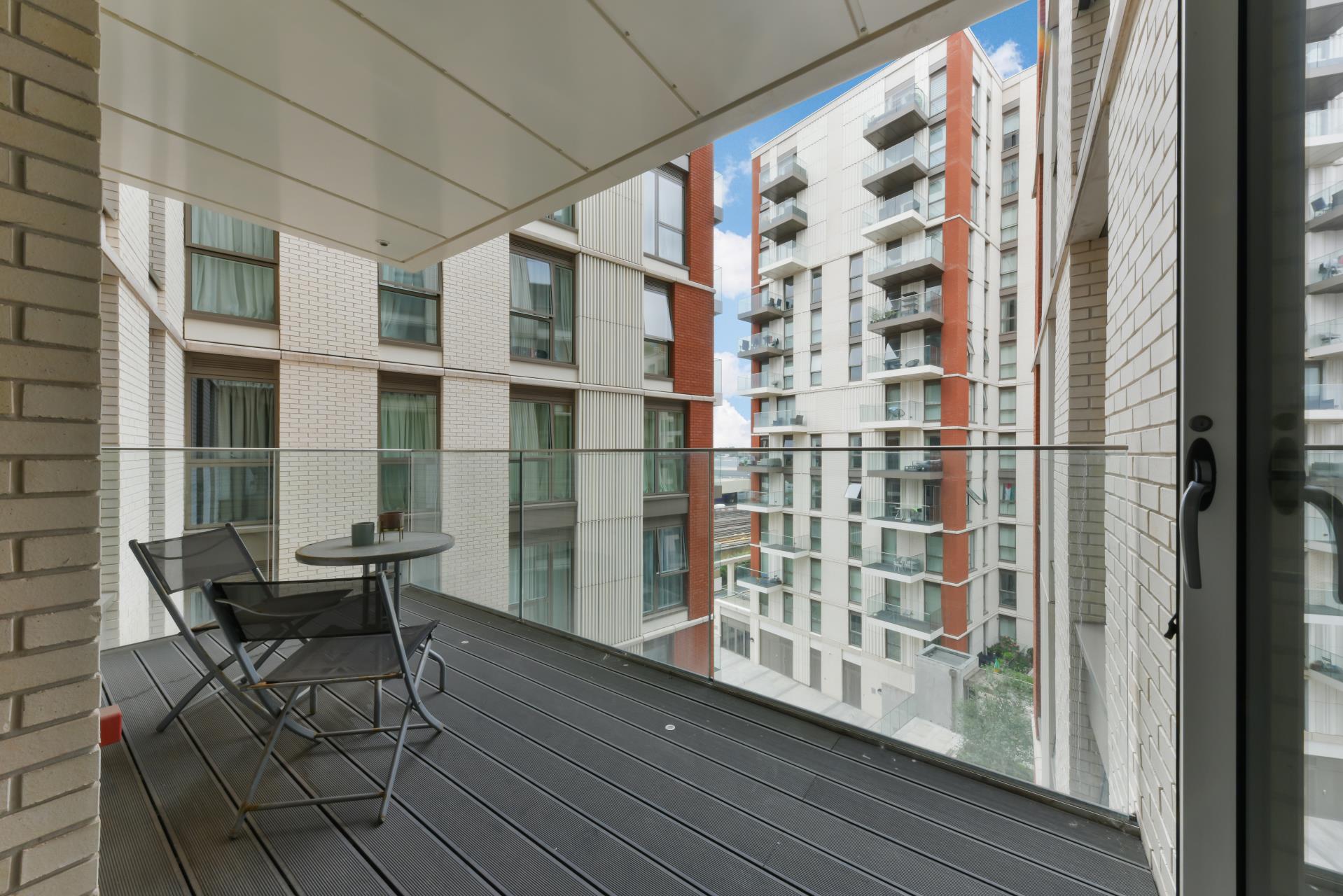 Flat Malthouse Road in Greater London
