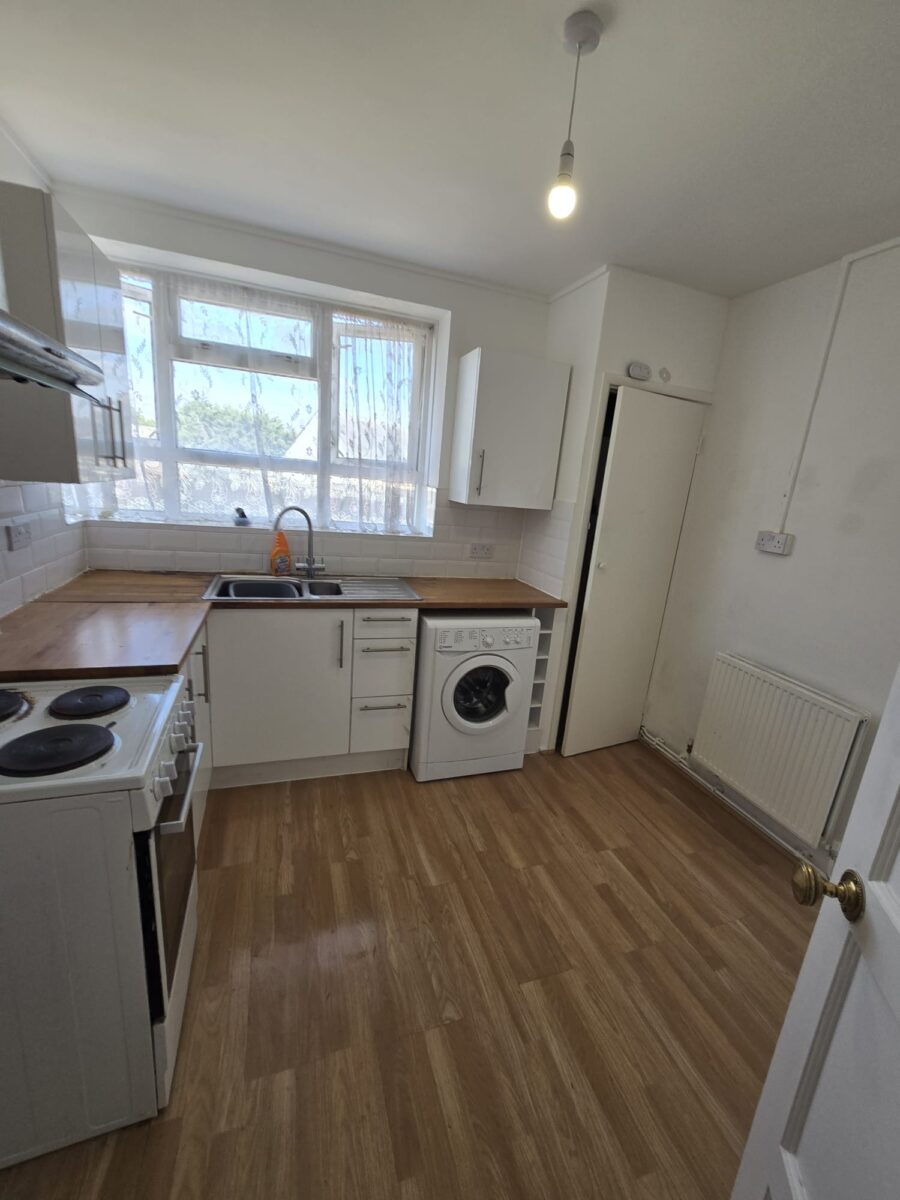 Flat Upney Lane in Greater London