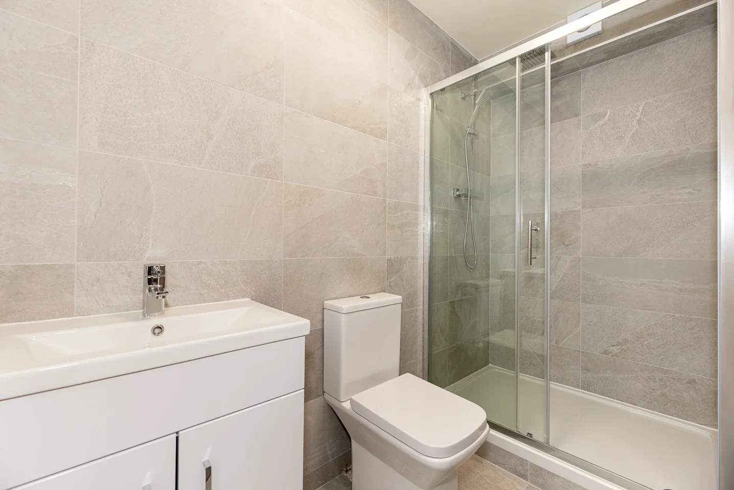 Room Tonfield Road in Greater London