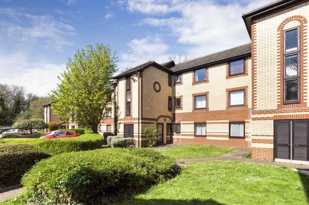 Flat Finchampstead Road in Wokingham