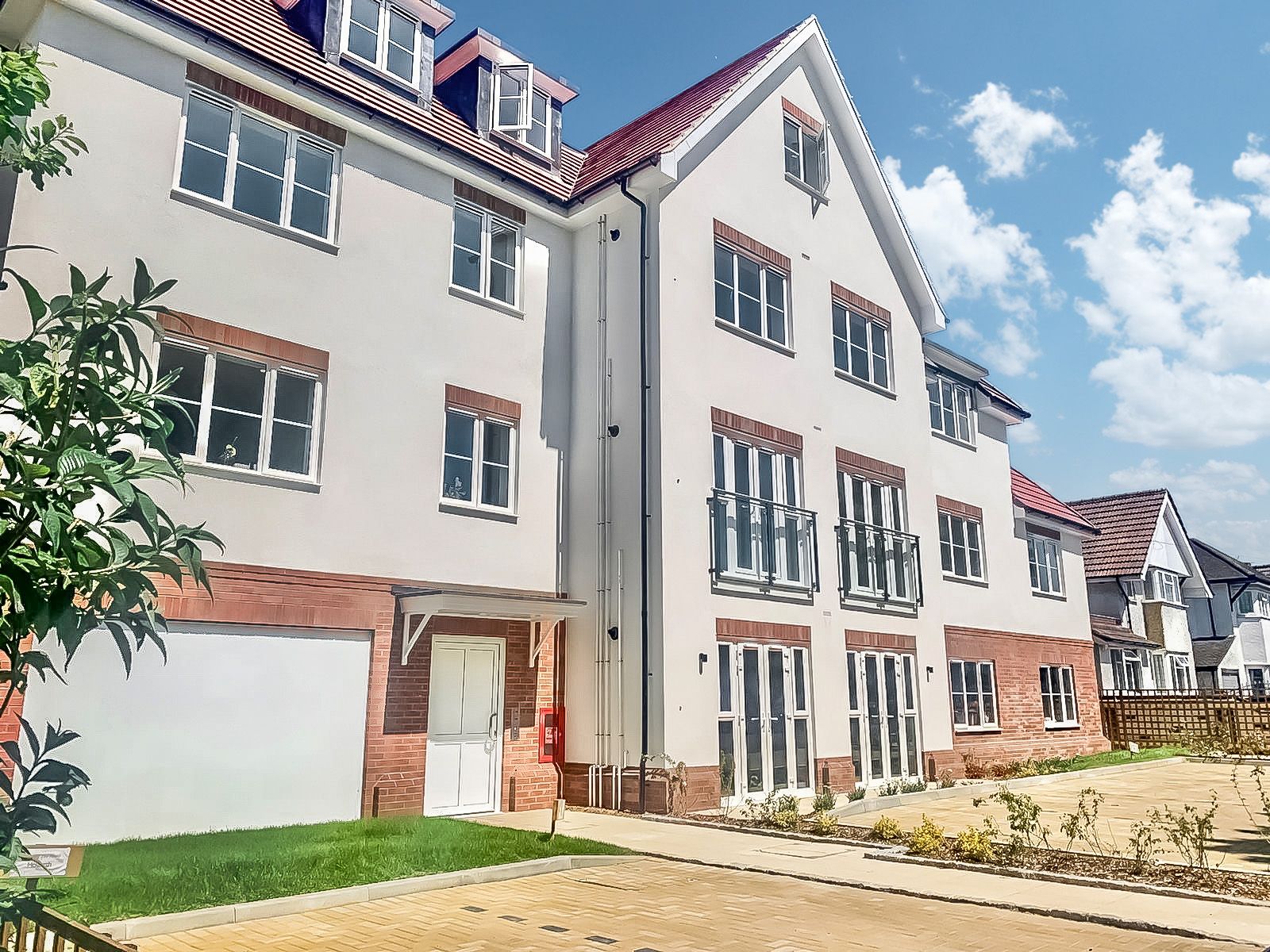 Flat Bathurst Walk in Richings Park