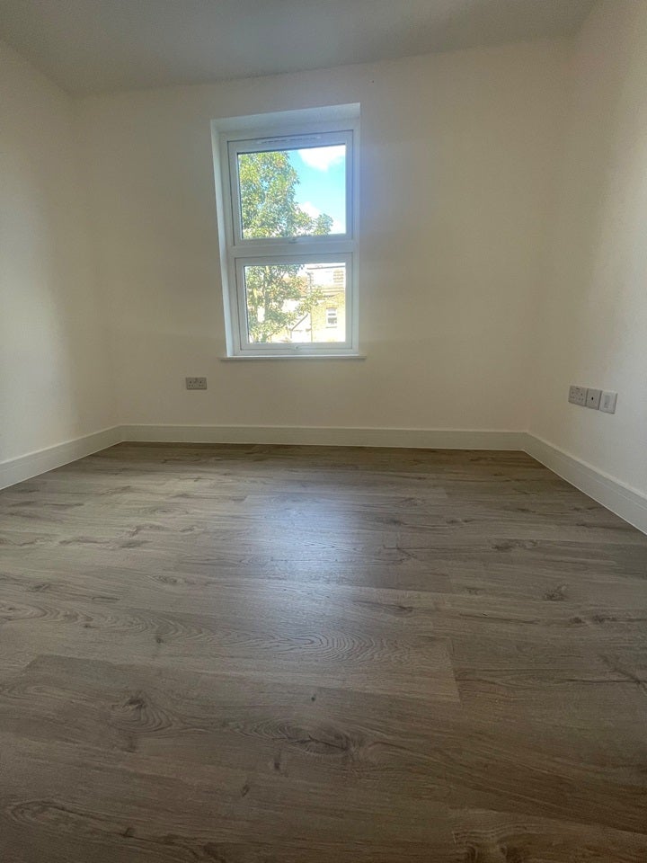Flat Lordship Lane in Greater London