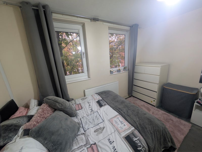 Room Lyneham Walk in Greater London