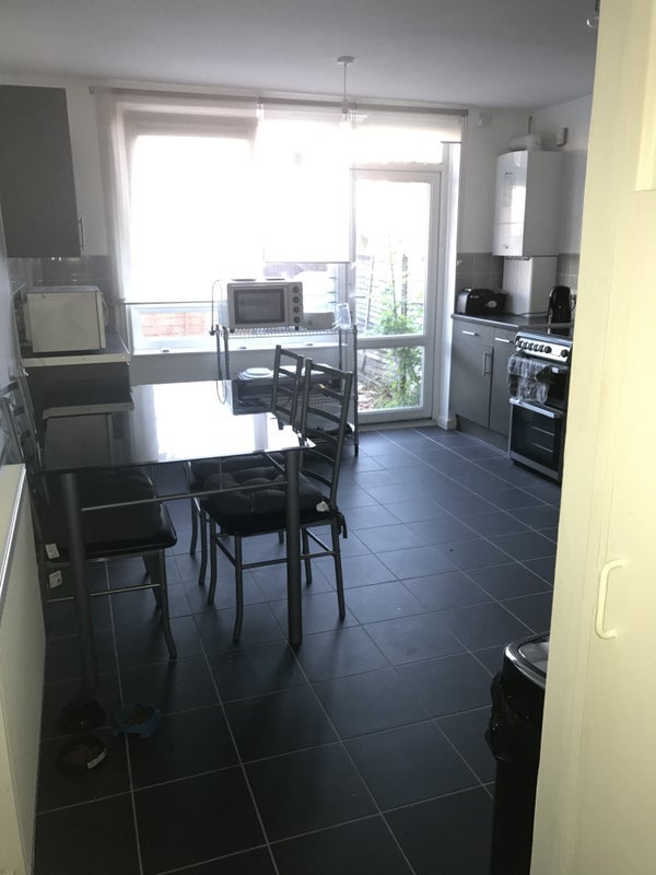 Room Lyneham Walk in Greater London