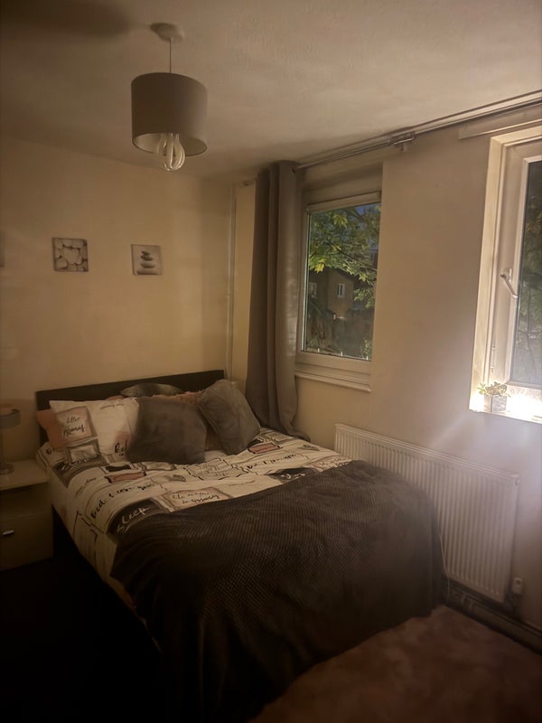 Room Lyneham Walk in Greater London