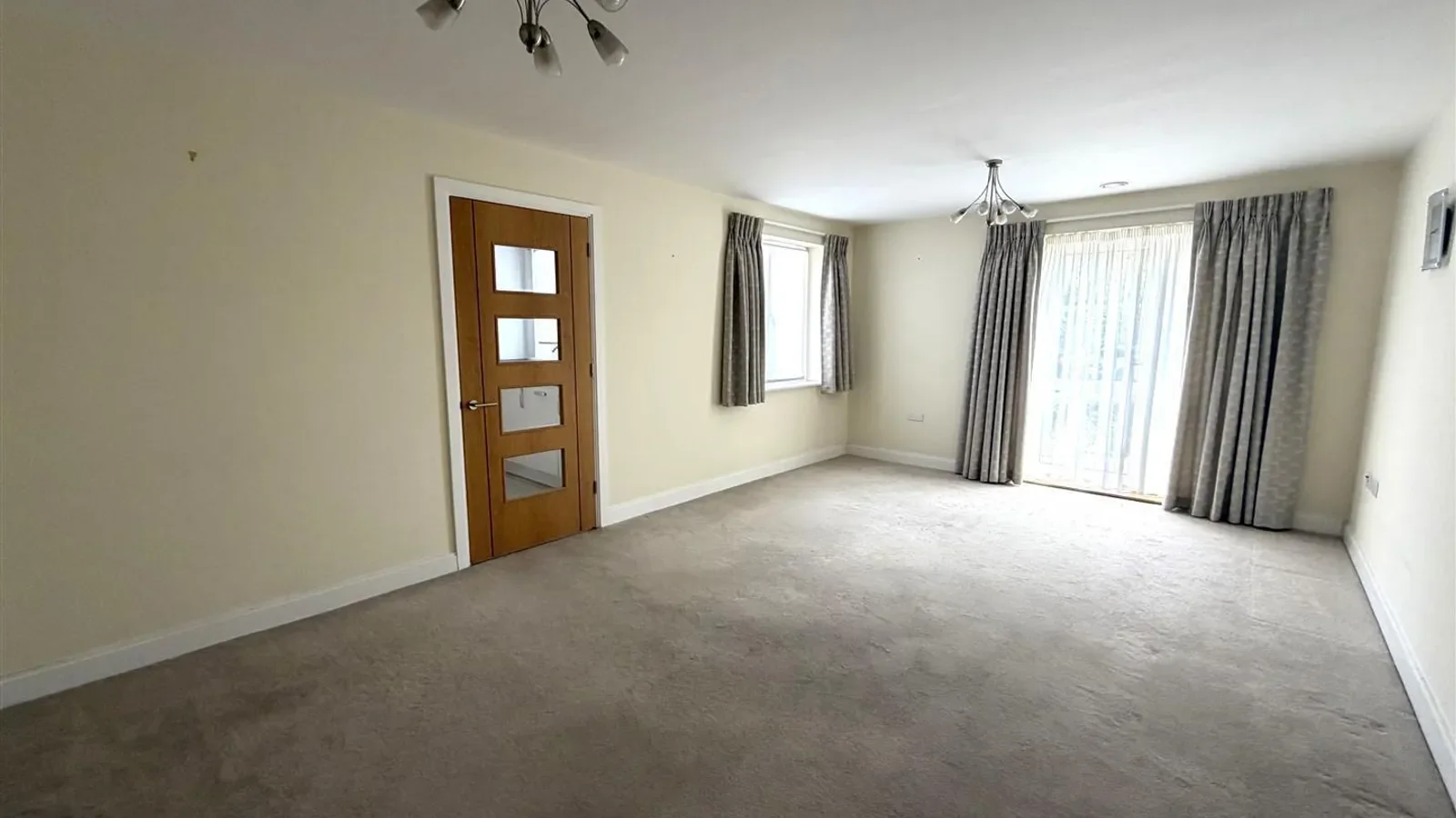 Flat Moorfield Road in Denham