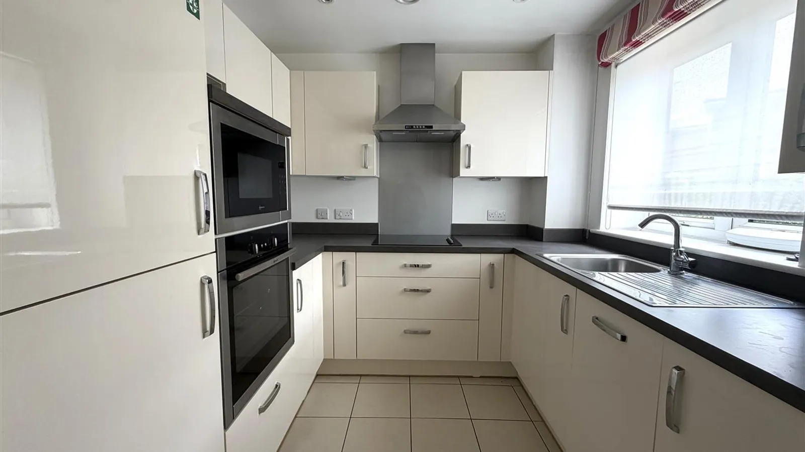 Flat Moorfield Road in Denham