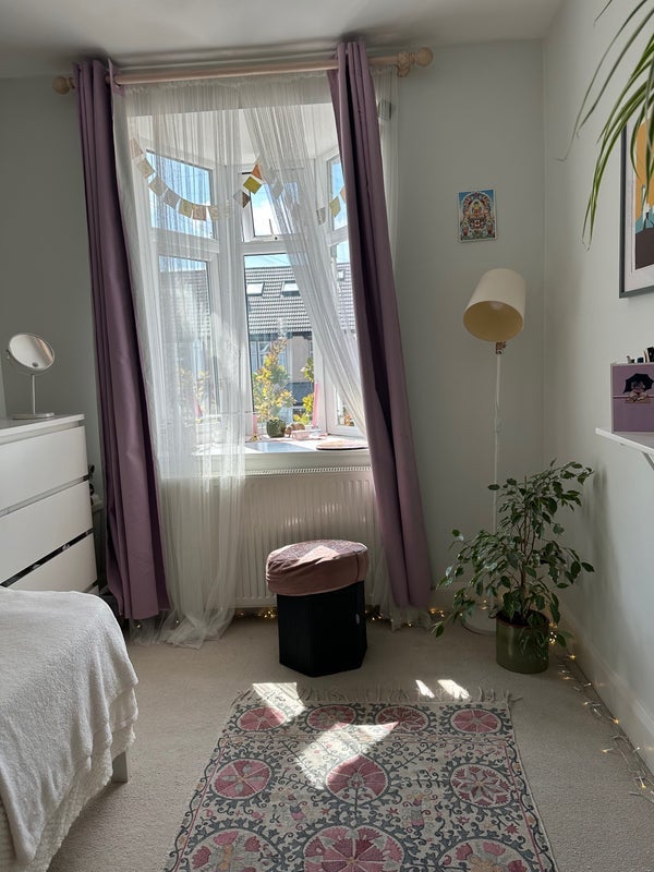 Room Meadway in Greater London