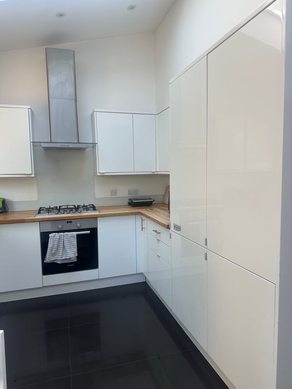 Room Meadway in Greater London