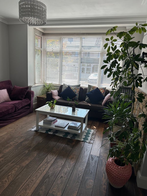 Room Meadway in Greater London