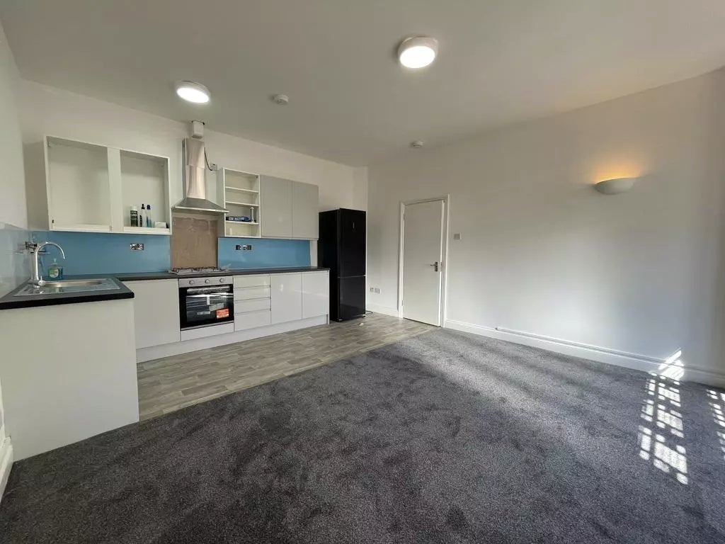 Flat Brondesbury Villas in Greater London