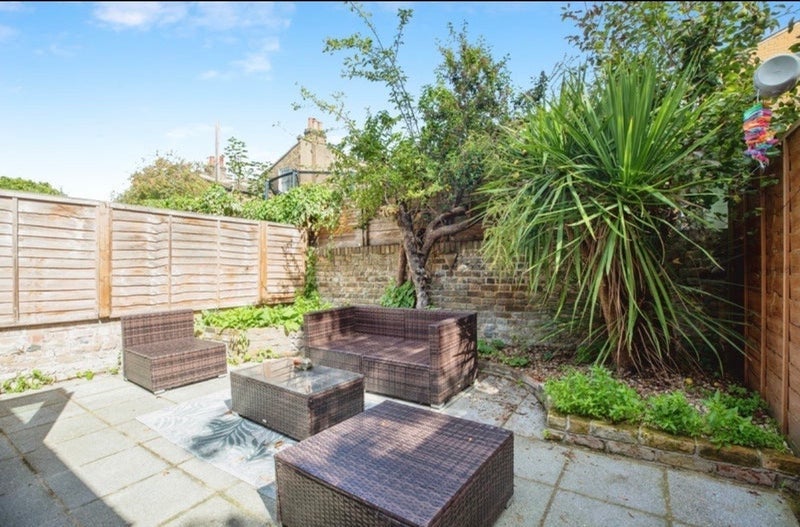 Room Dalberg Road in Greater London