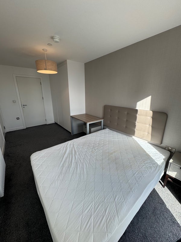 Room Waterview Lane in Salford