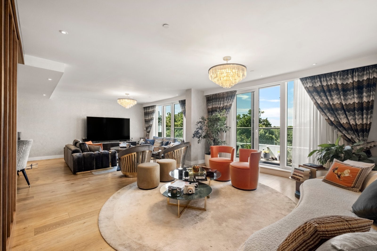 Flat Queenstown Road in Greater London
