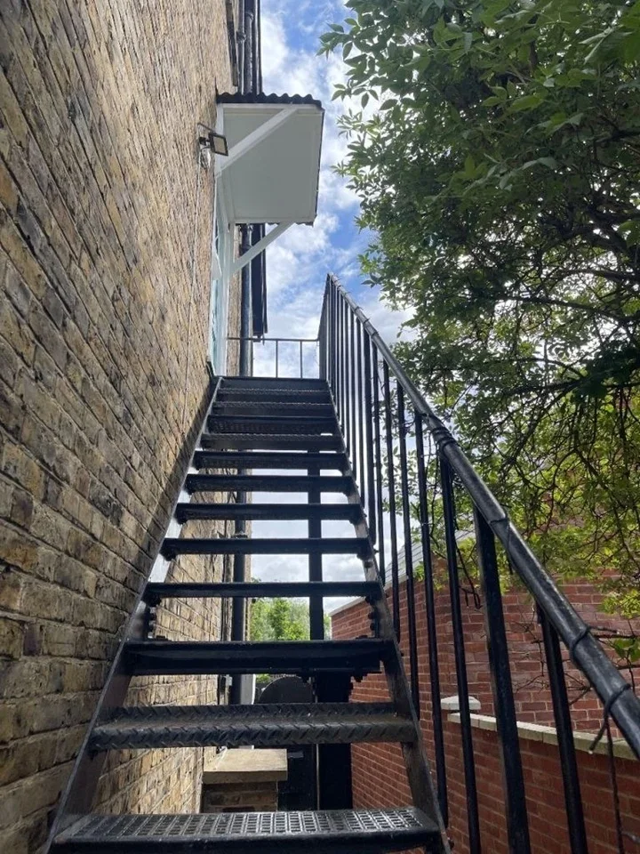 Flat Mount Pleasant Road in Greater London