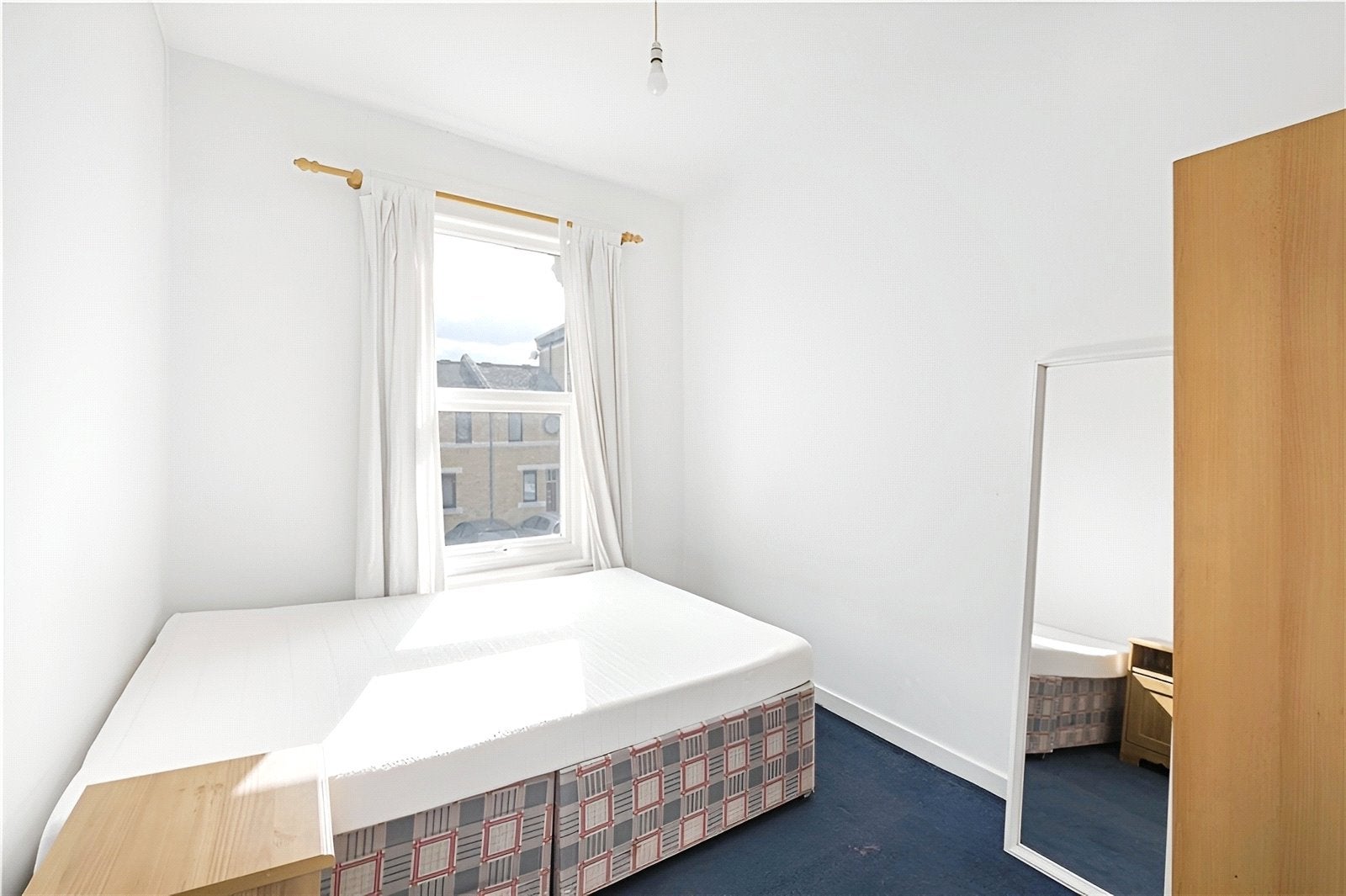 Flat Mauleverer Road in Greater London