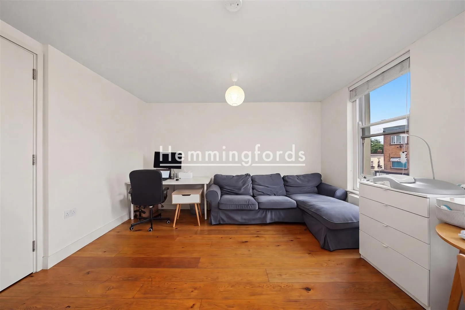 Flat Kentish Town Road in Greater London