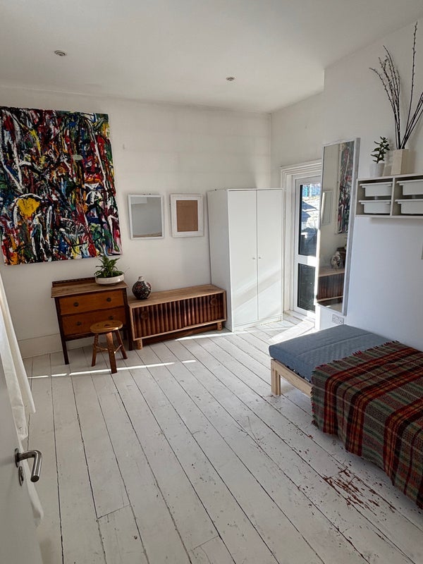 Room Bellenden Road in Greater London