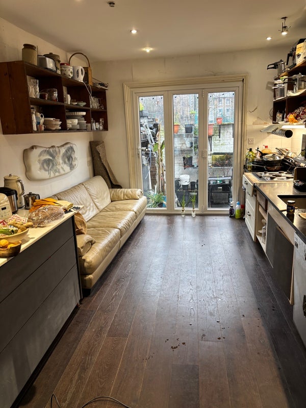 Room Bellenden Road in Greater London