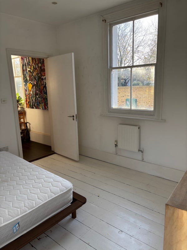 Room Bellenden Road in Greater London
