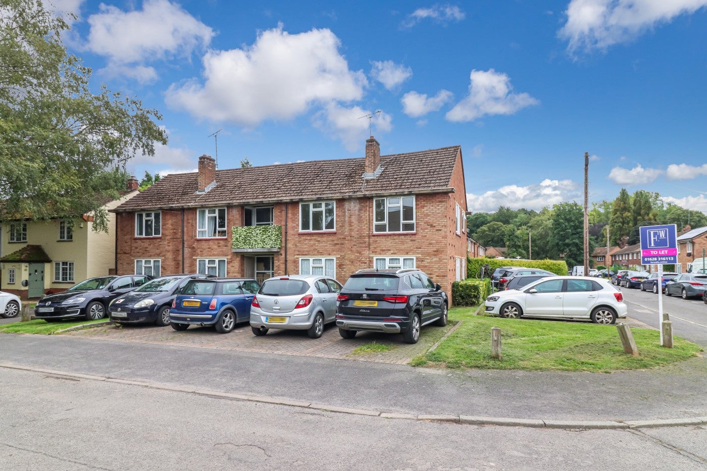 Flat Shepherds Close in Hurley