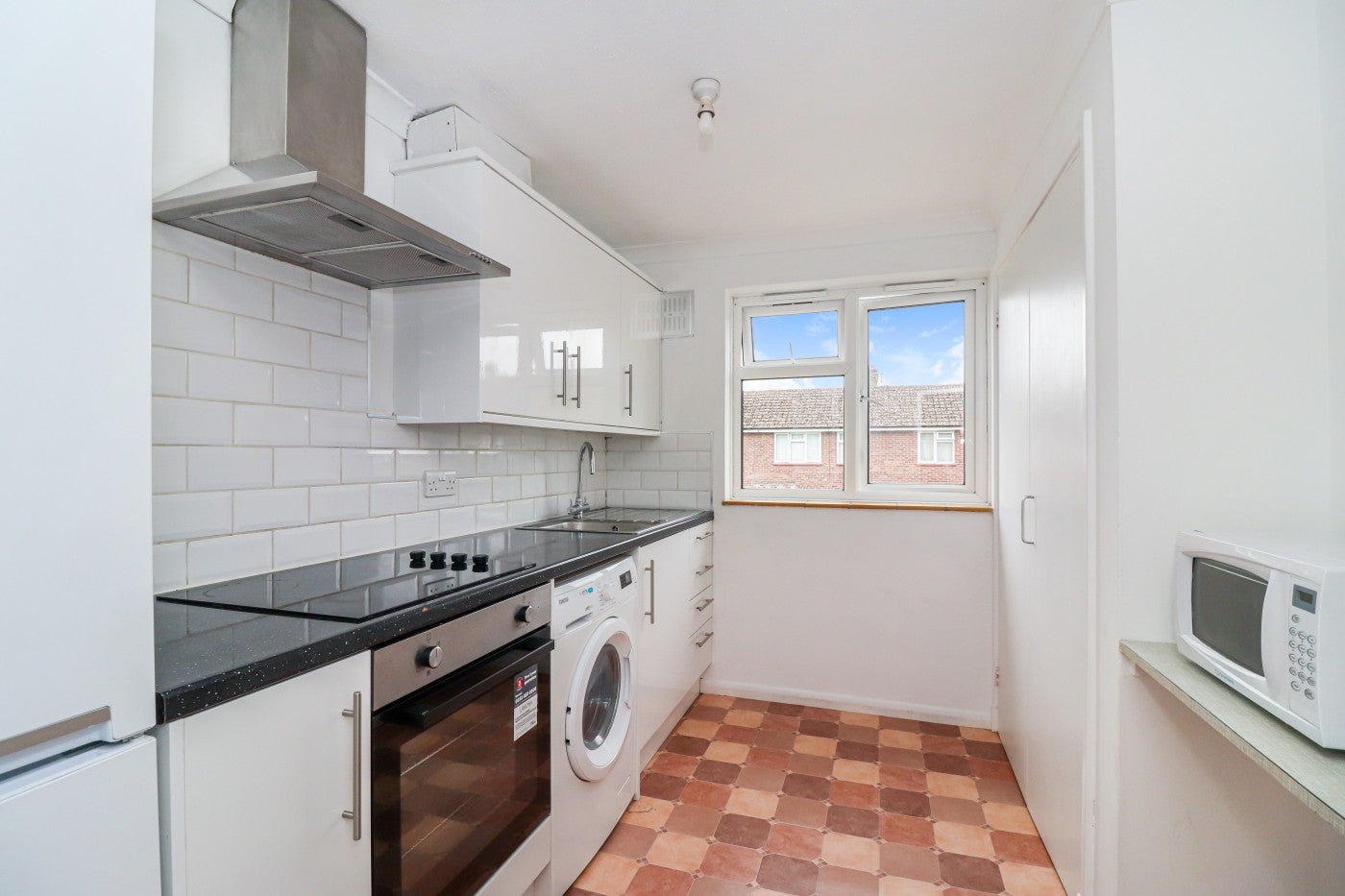 Flat Shepherds Close in Hurley
