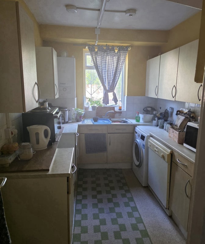 Room Brondesbury Villas in Greater London