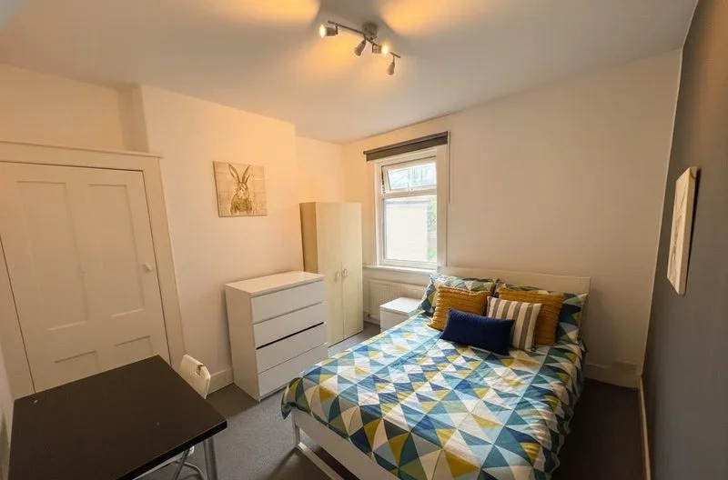 Room Ermine Road in Greater London