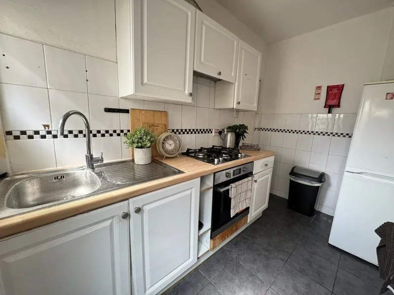 Room Ermine Road in Greater London
