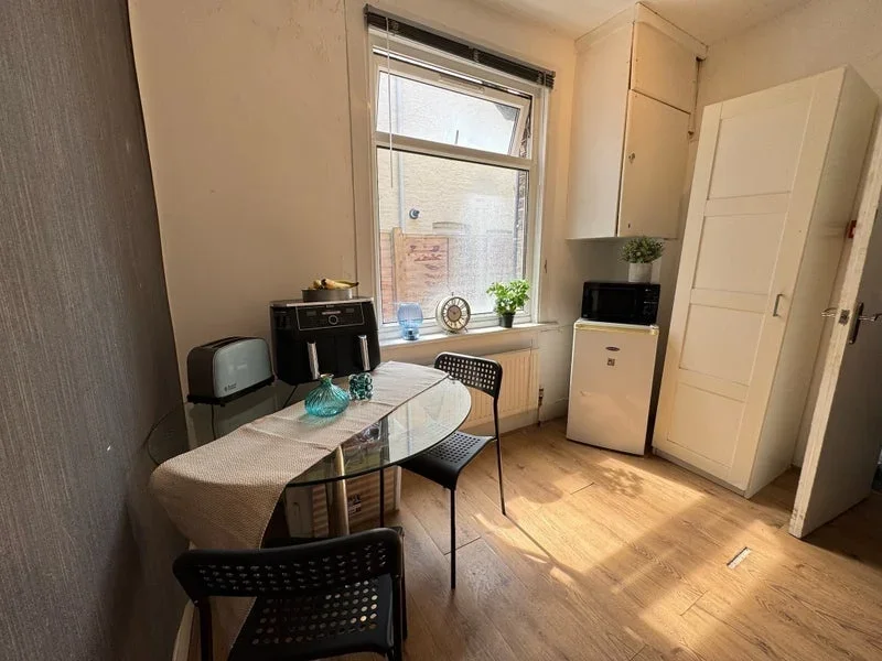 Room Ermine Road in Greater London