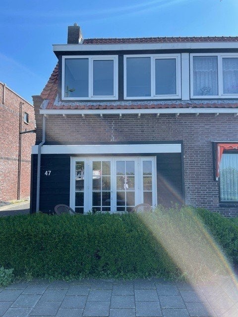 Huis Lisserdijk 47 in Buitenkaag